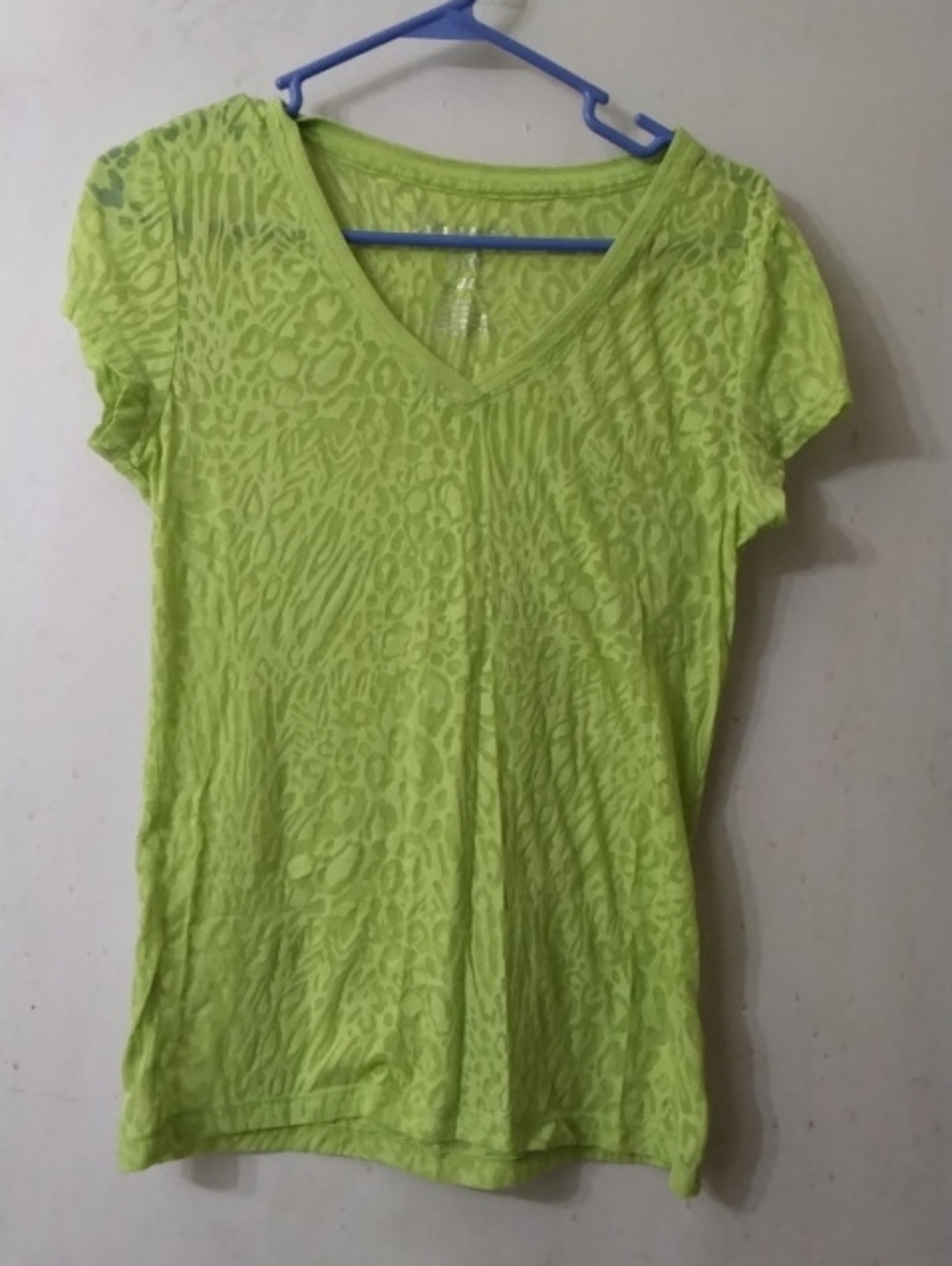 Aeropostale Neon Lime V-Neck Short Sleeve Top Leapord Print Graphics